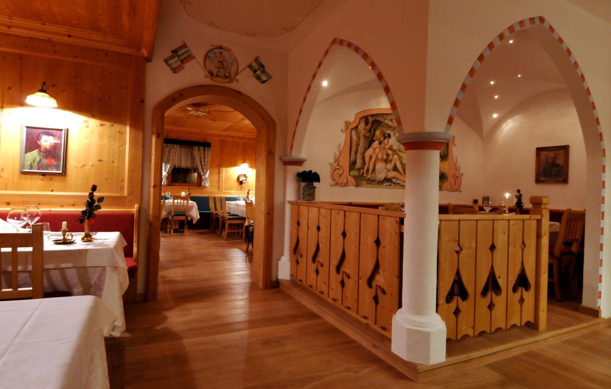 Hotel Valacia Pozza di Fassa Exterior photo