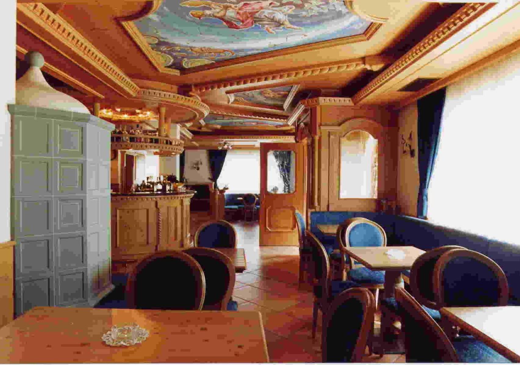 Hotel Valacia Pozza di Fassa Exterior photo